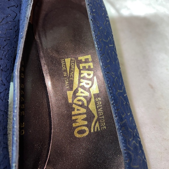 Salvatore Ferragamo Florence vintage blue suede Geometric Print Block Heel shoe - Picture 10 of 11
